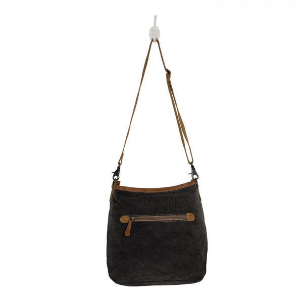OATH SHOULDER BAG

Canvas, Rug, Leather & Hairon - Gals and Dogs Boutique Limited